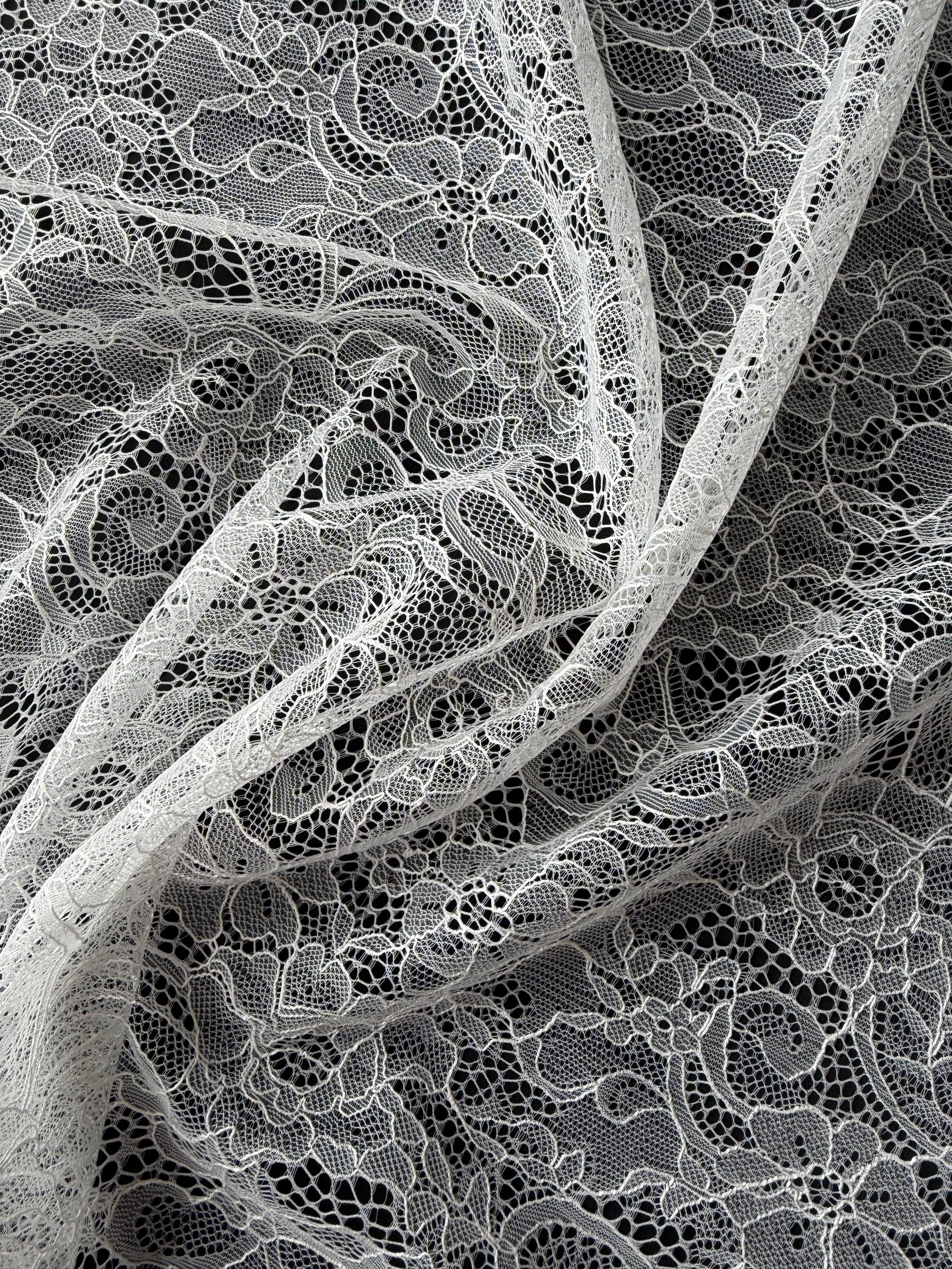 Dentelle Raschel ivoire - P412