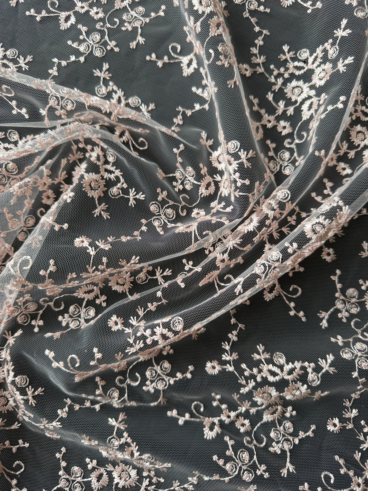 Dentelle brodée Rose Antique - P615