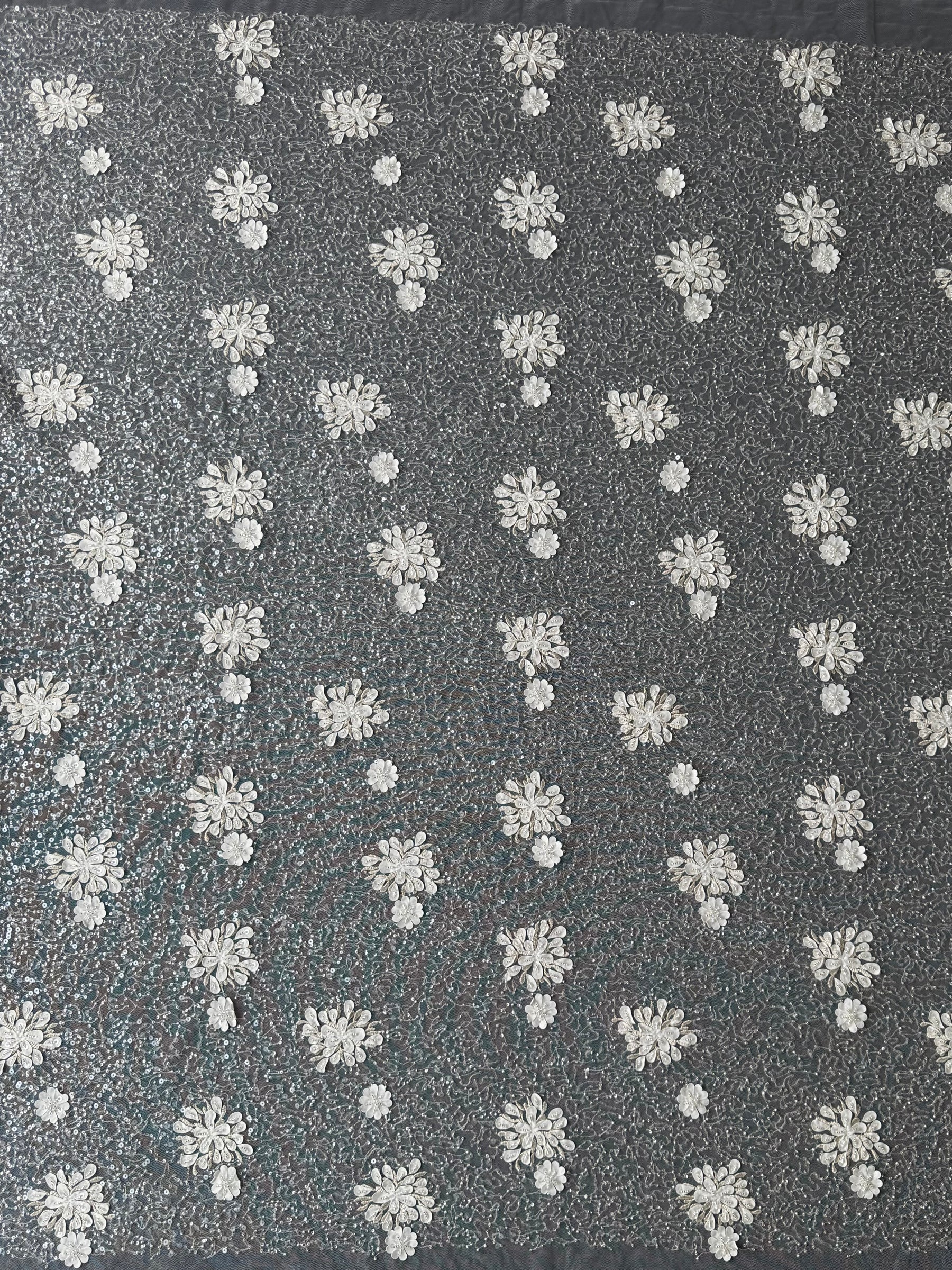 Tulle brodé de perles ivoire - EB1074