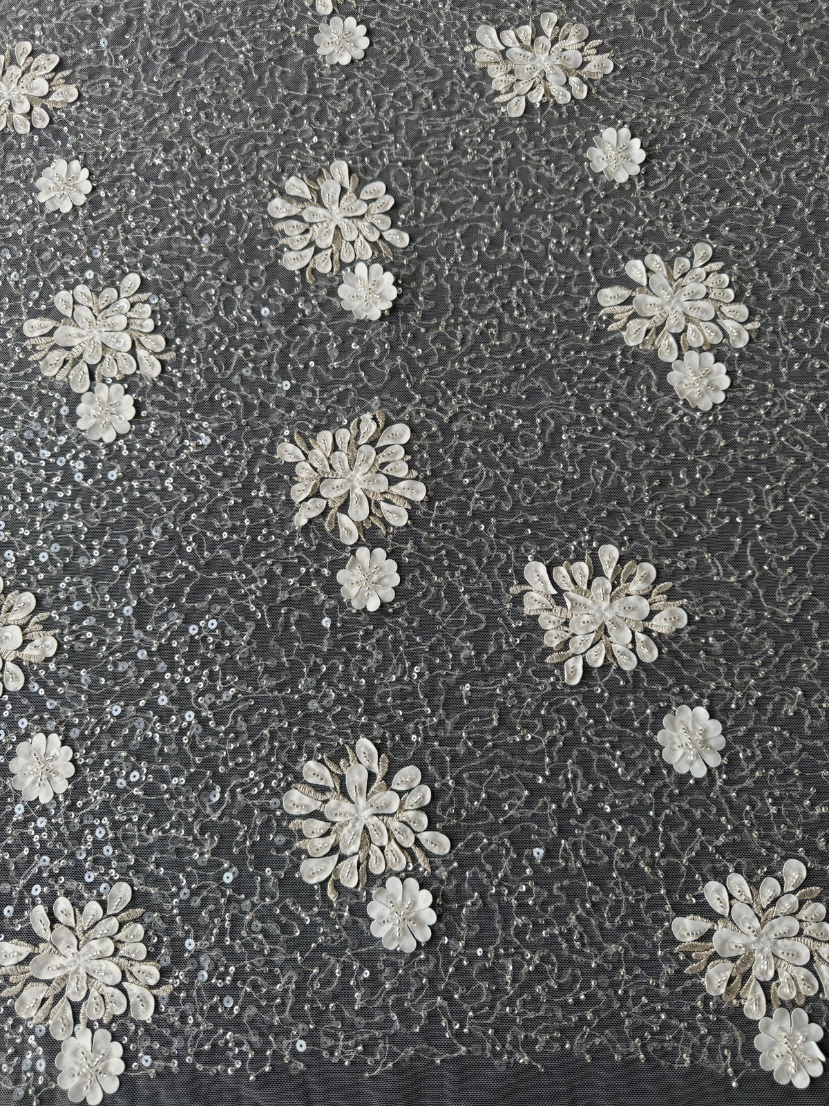 Tulle brodé de perles ivoire - EB1074
