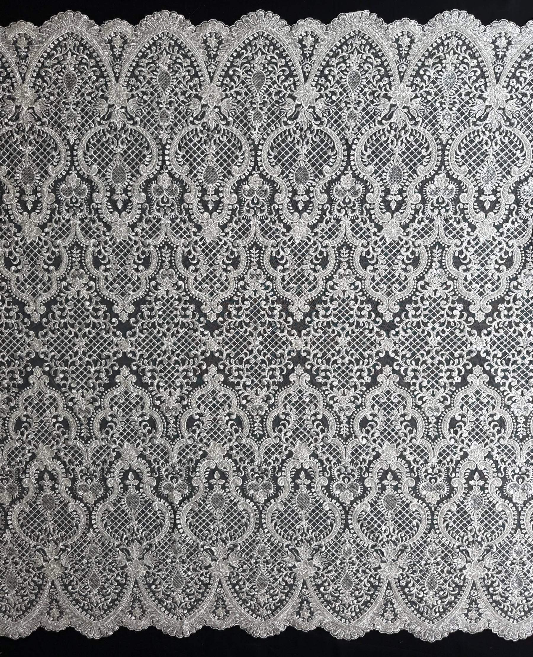 Tulle brodé de perles ivoire - EB1032