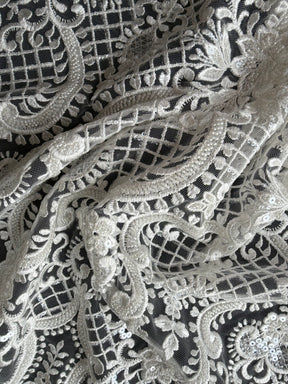 Tulle brodé de perles ivoire - EB1032