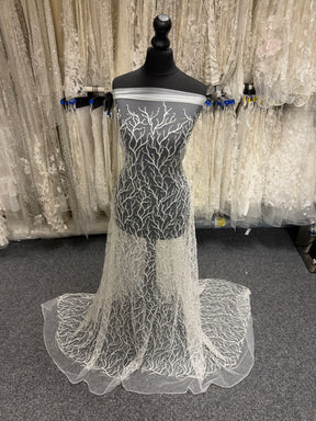 Tulle brodé de perles ivoire - EB1037