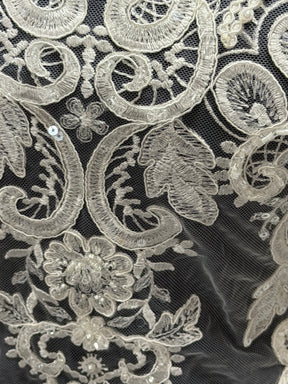 Tulle brodé de perles ivoire - EB1027