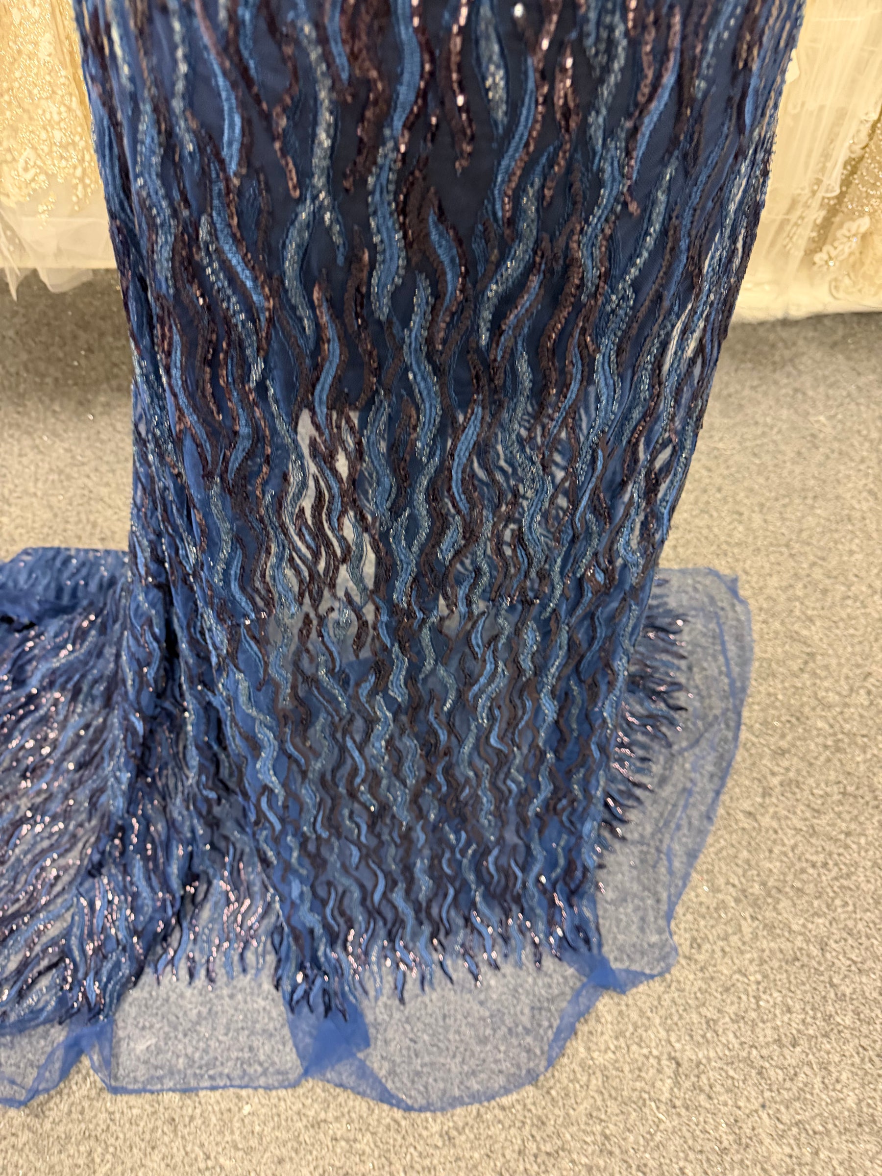 Tulle bleu marine brodé de perles - EB1089