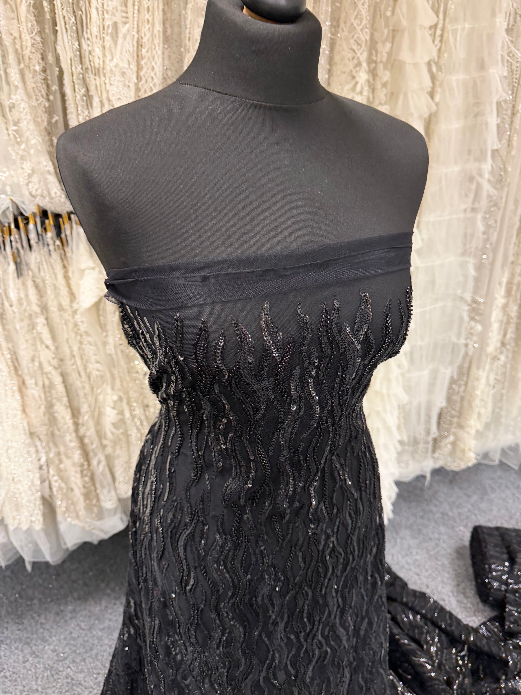 Tulle noir brodé de perles - EB1089