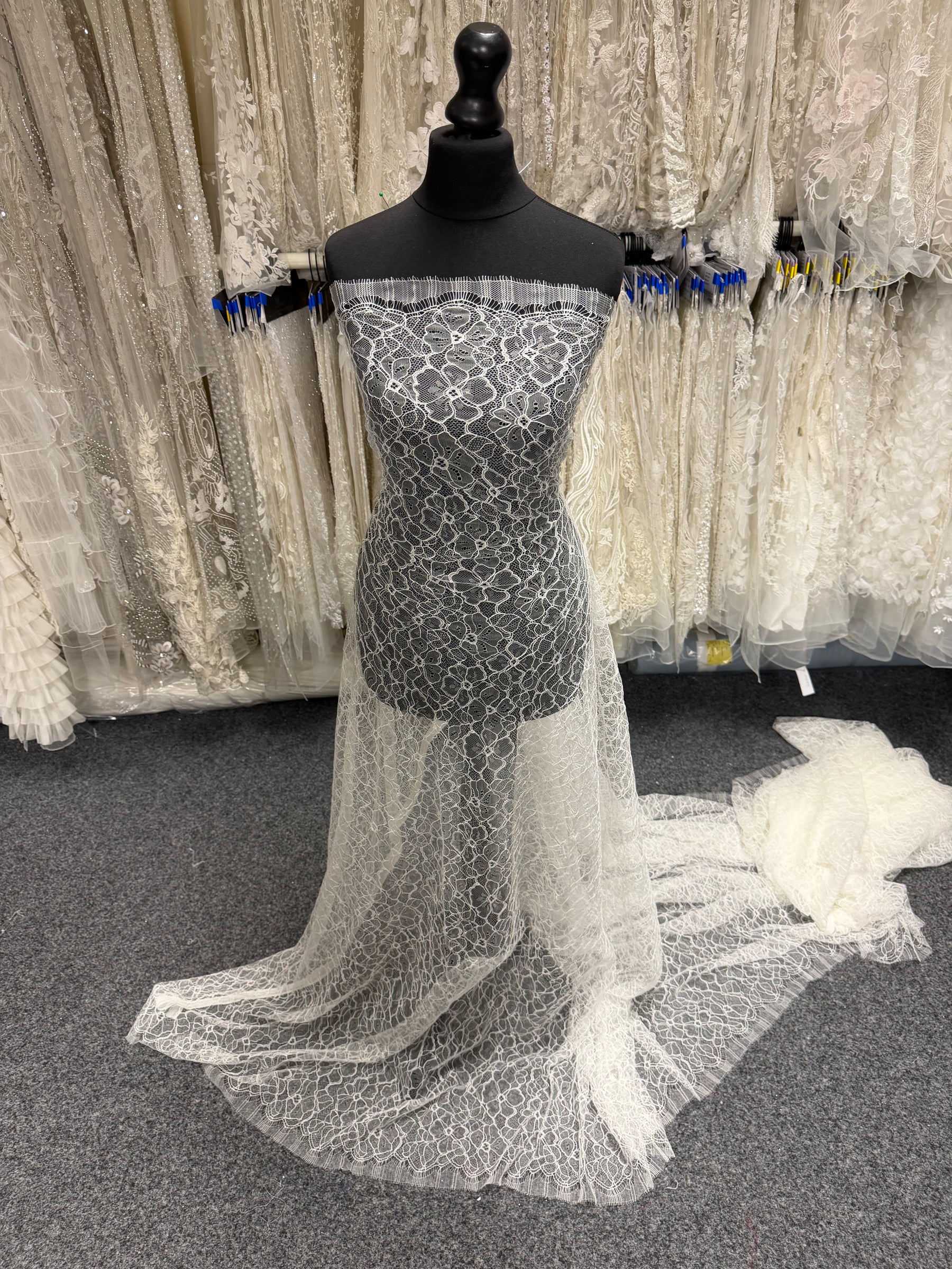 Dentelle Chantilly Cordonnée Ivoire - P727