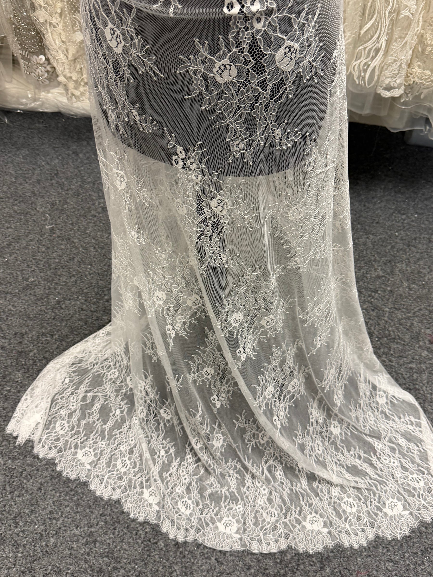 Ivory Leavers Lace - P873