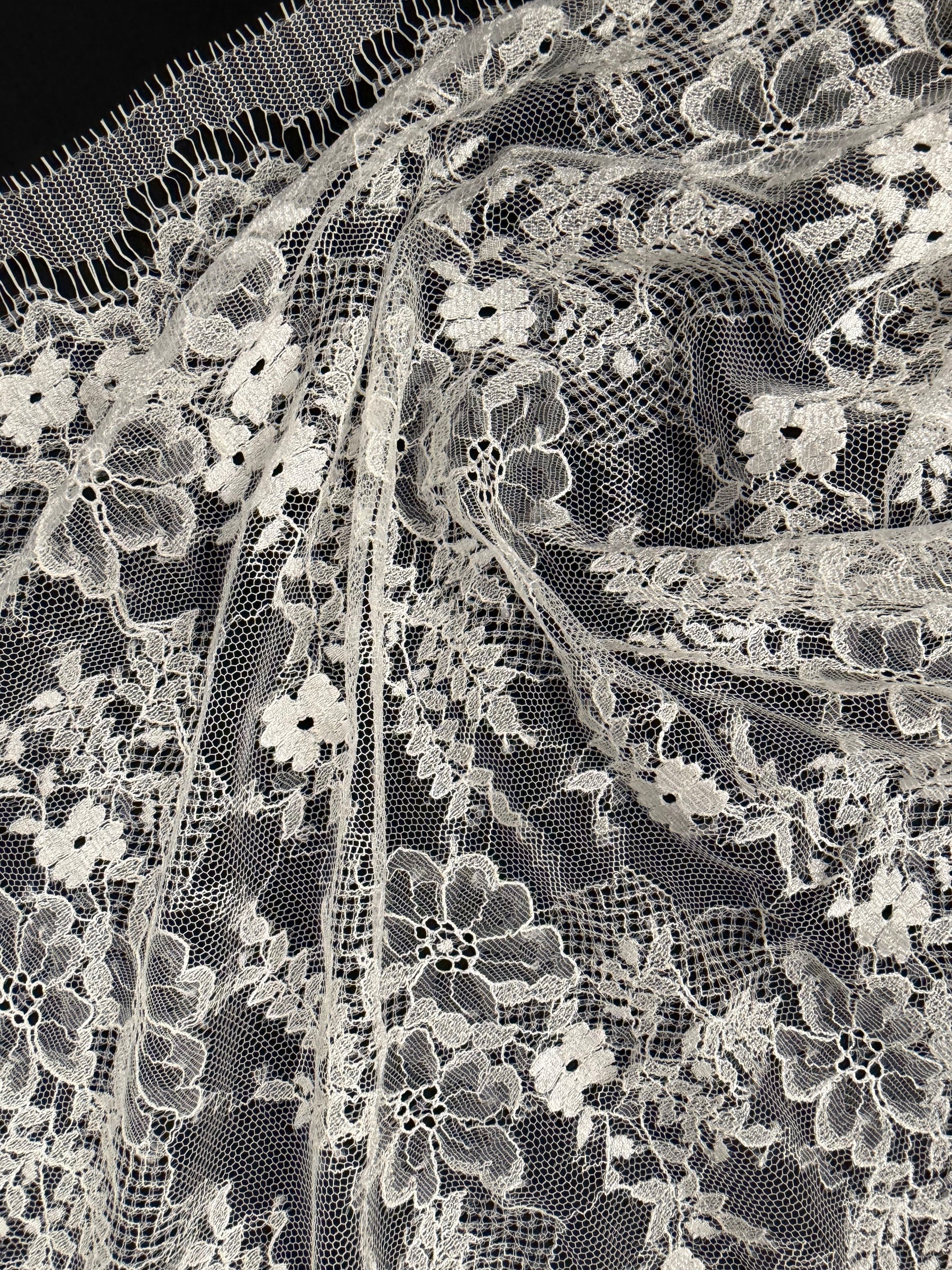 Ivory Leavers Lace - P736