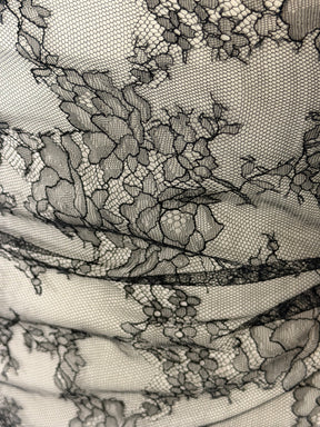 Dentelle Chantilly noire - P725
