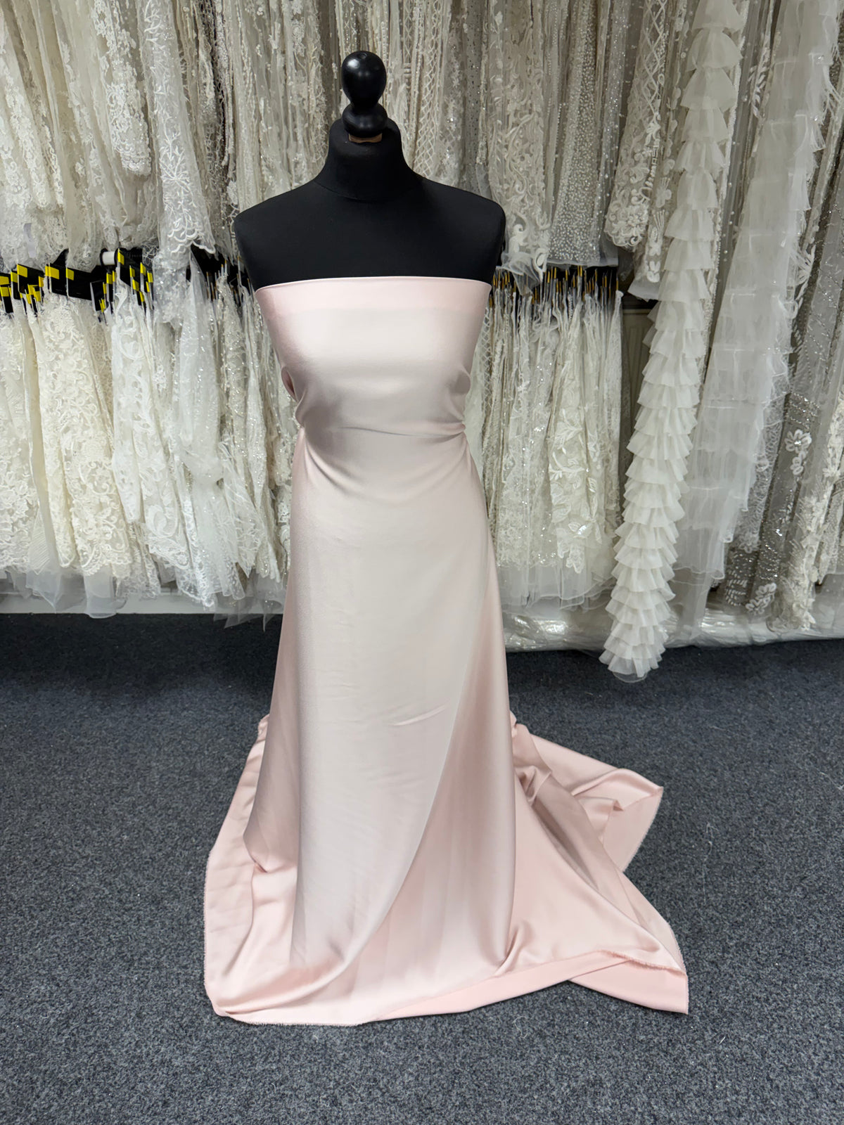 Crêpe polyester envers satin nude blush - Nostalgic