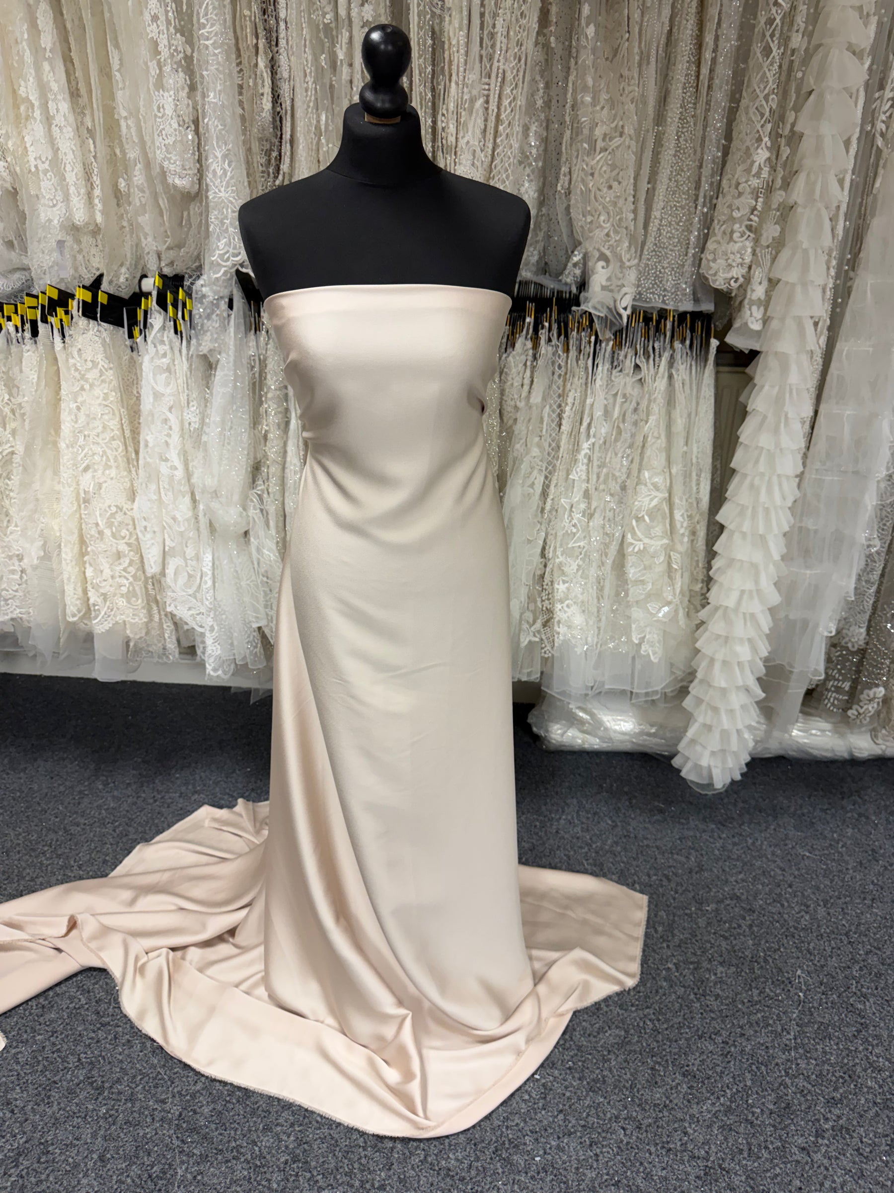 Crêpe polyester champagne avec envers satin - Nostalgic