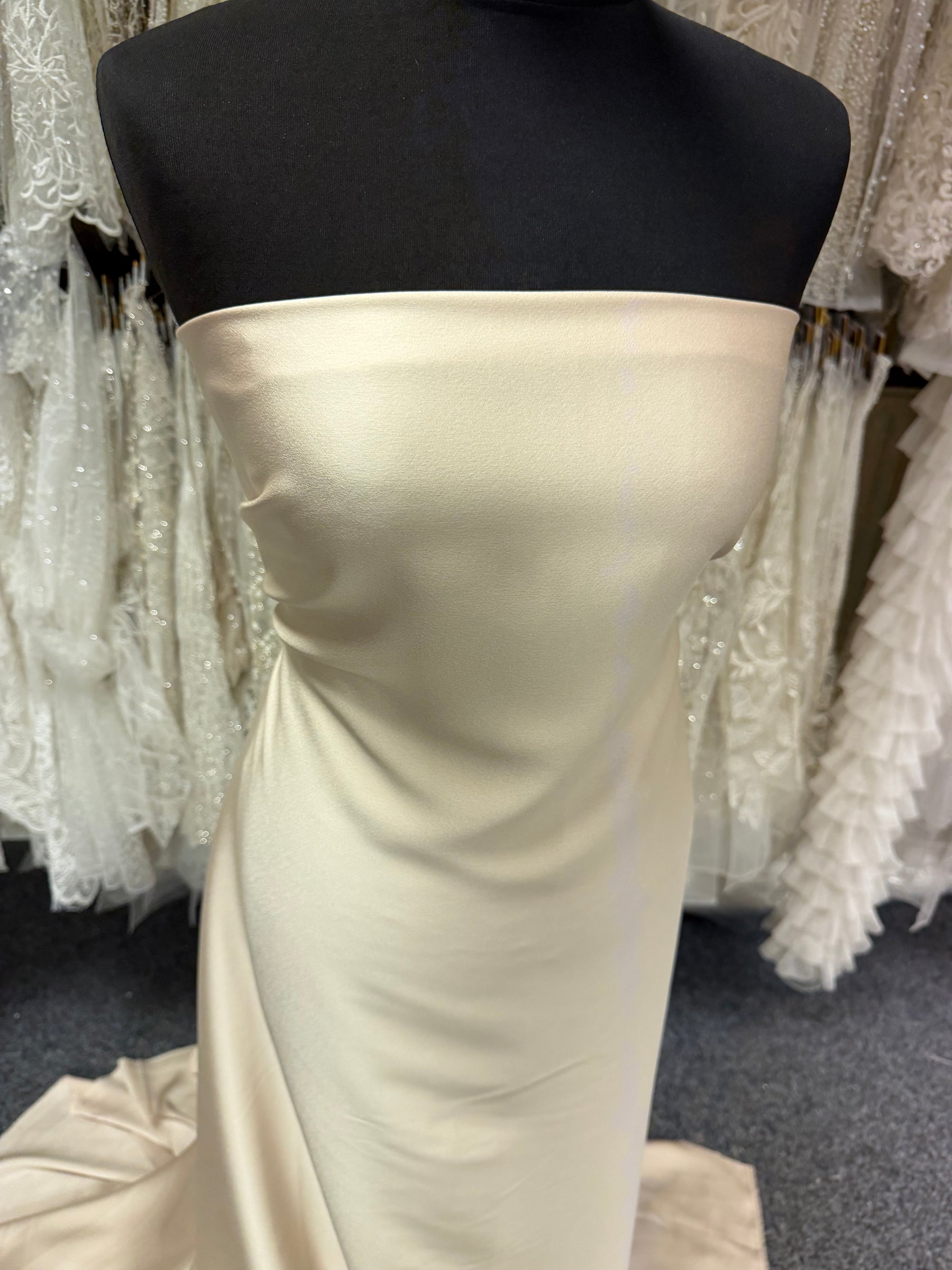 Crêpe polyester champagne avec envers satin - Nostalgic
