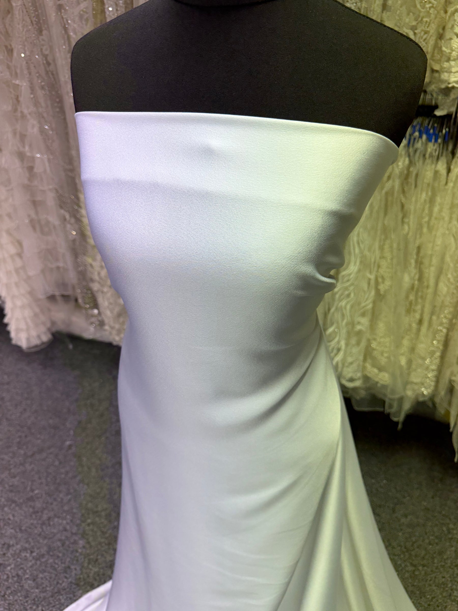 Crêpe blanc avec envers en satin de polyester - Nostalgic
