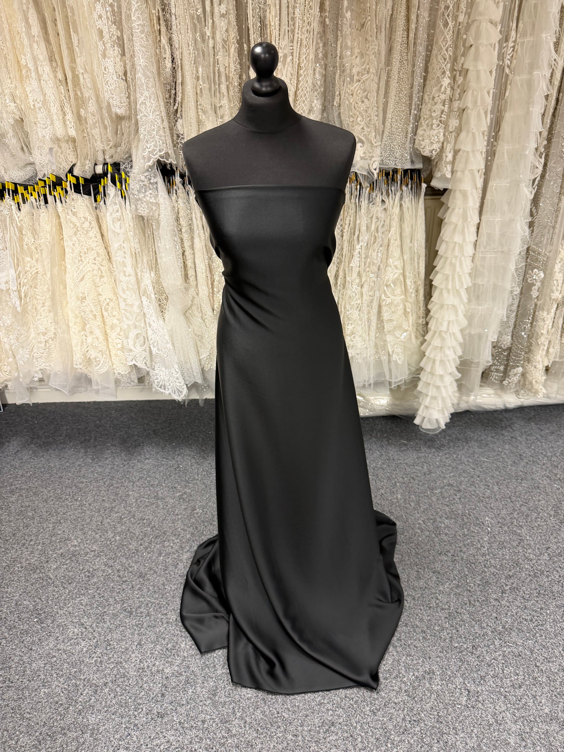 Crêpe noir avec envers en satin de polyester - Nostalgic
