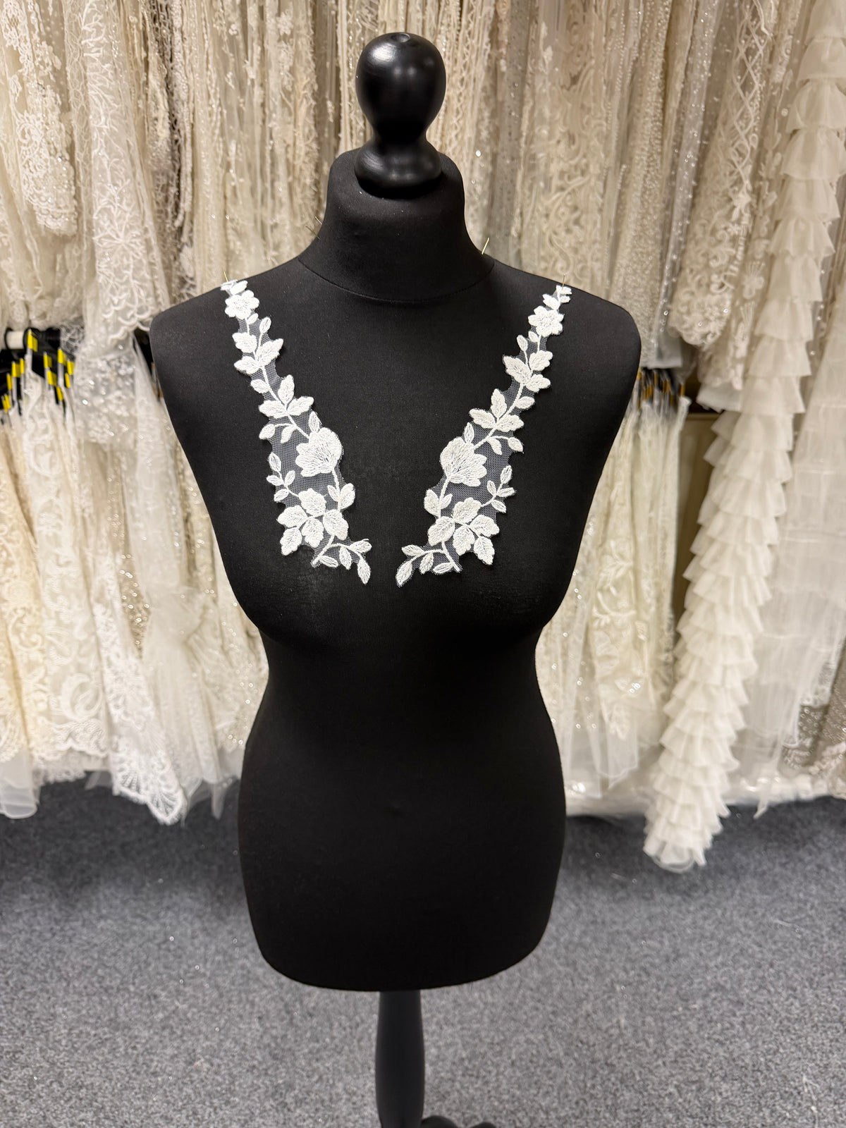 Ivory Lace Appliques - MT8015