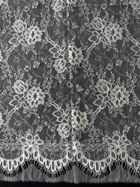 Dentelle Chantilly ivoire - P726