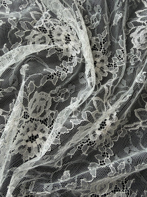 Dentelle Chantilly ivoire - P726