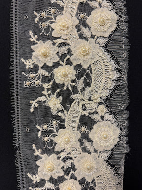 Garniture en dentelle 3D perlée et pailletée ivoire - T438