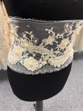 Garniture en dentelle 3D perlée et pailletée ivoire - T438