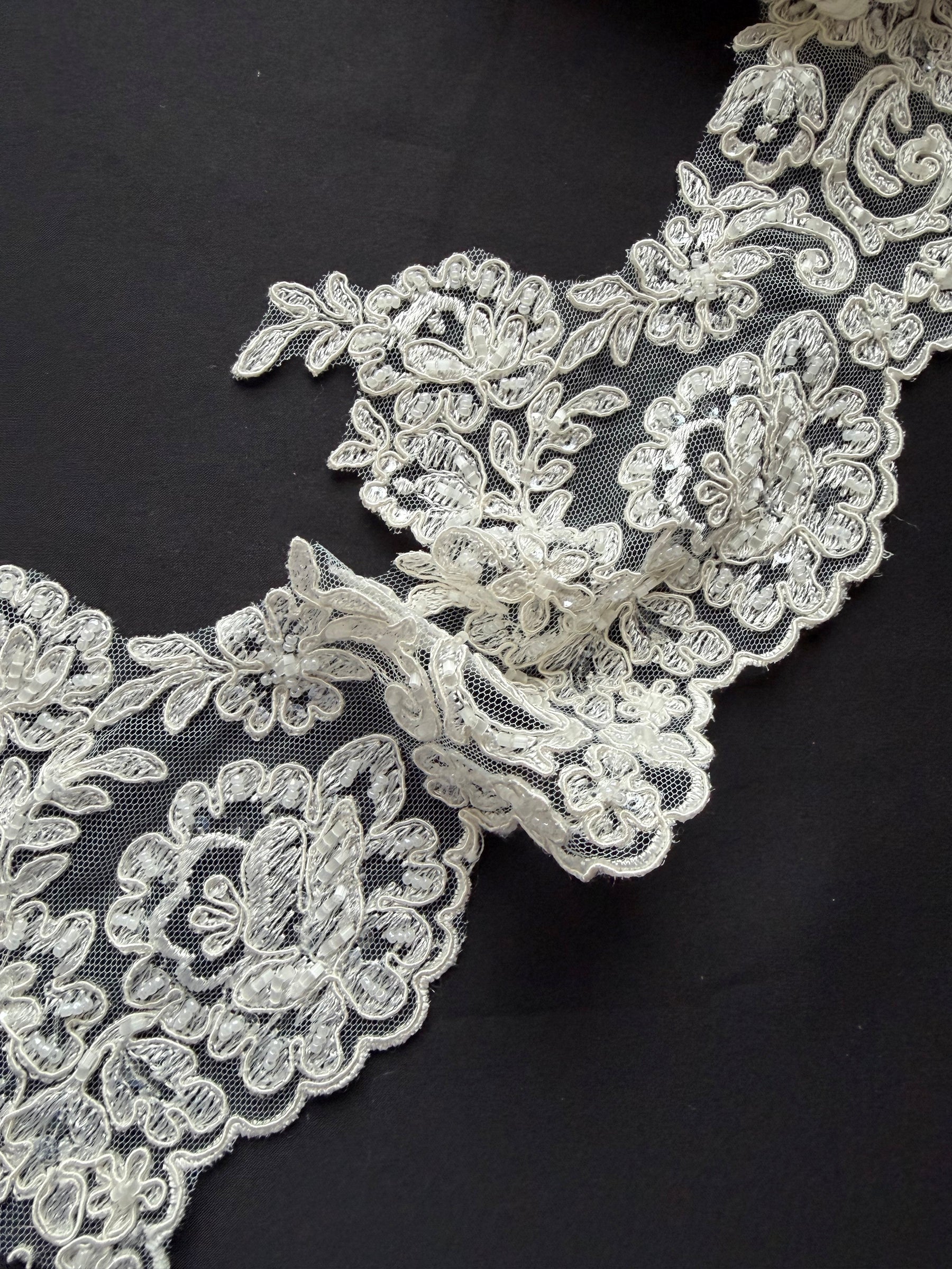 Bordure en dentelle ivoire perlée et cordée - T226 Perlée (CF)