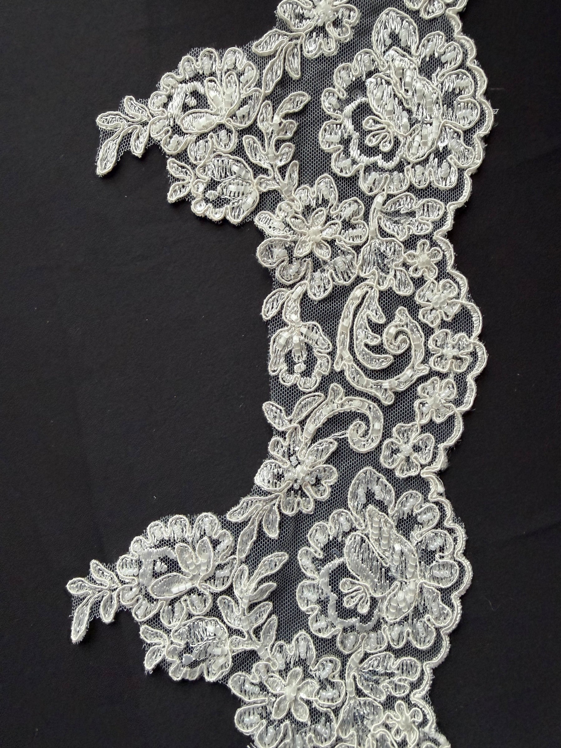 Bordure en dentelle ivoire perlée et cordée - T226 Perlée (CF)