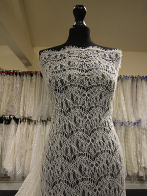 Dentelle Chantilly en laine ivoire - Tashi