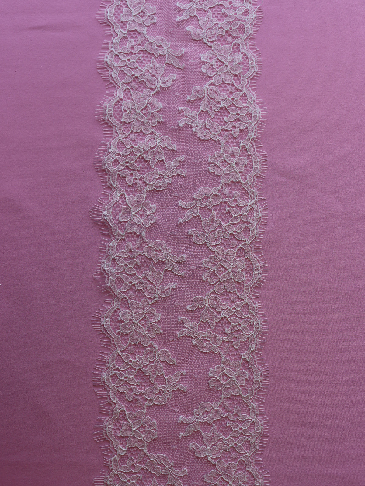 Bordure en dentelle de Chantilly ivoire - Halston