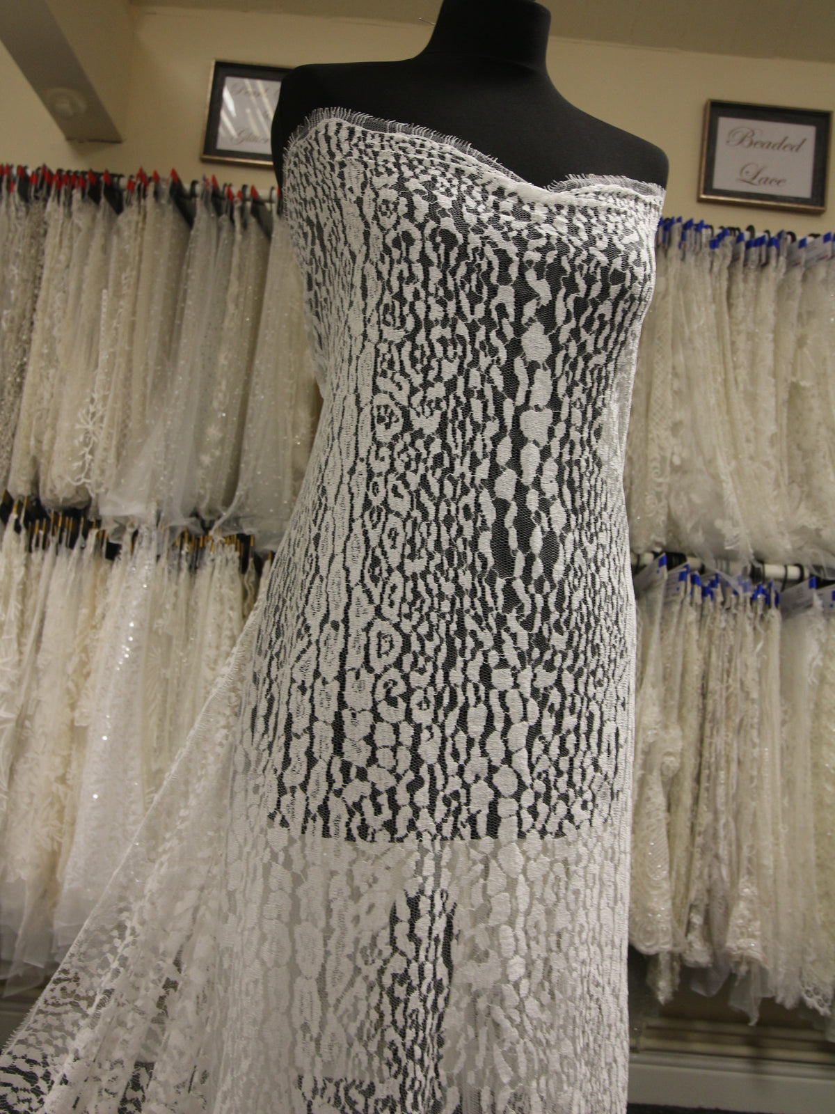 Dentelle Chantilly Ivoire - Romino