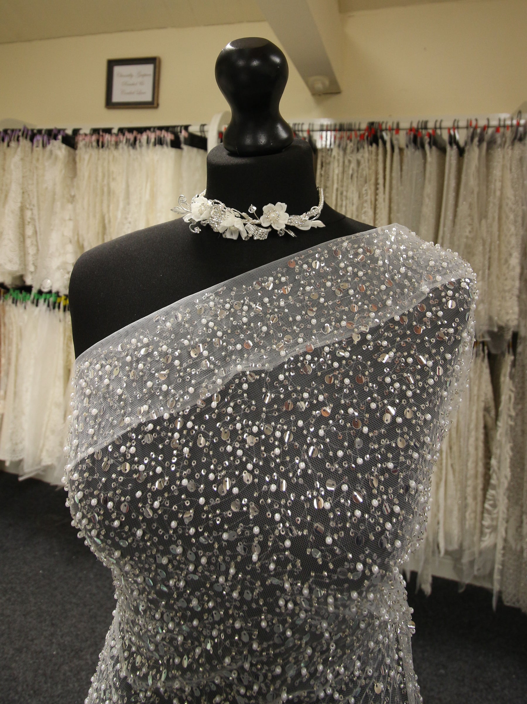 Paillettes ivoire, perle et tulle perlé - Timothia