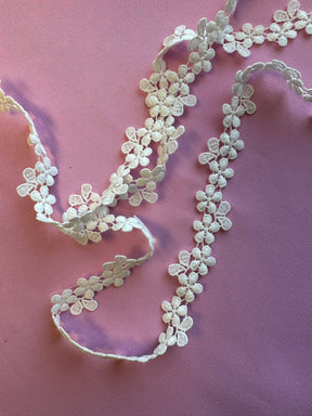 Bordure en dentelle ivoire - Shadbush
