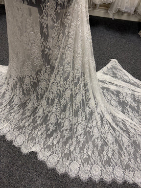 Dentelle Raschel perlée à la main ivoire - Jonelle
