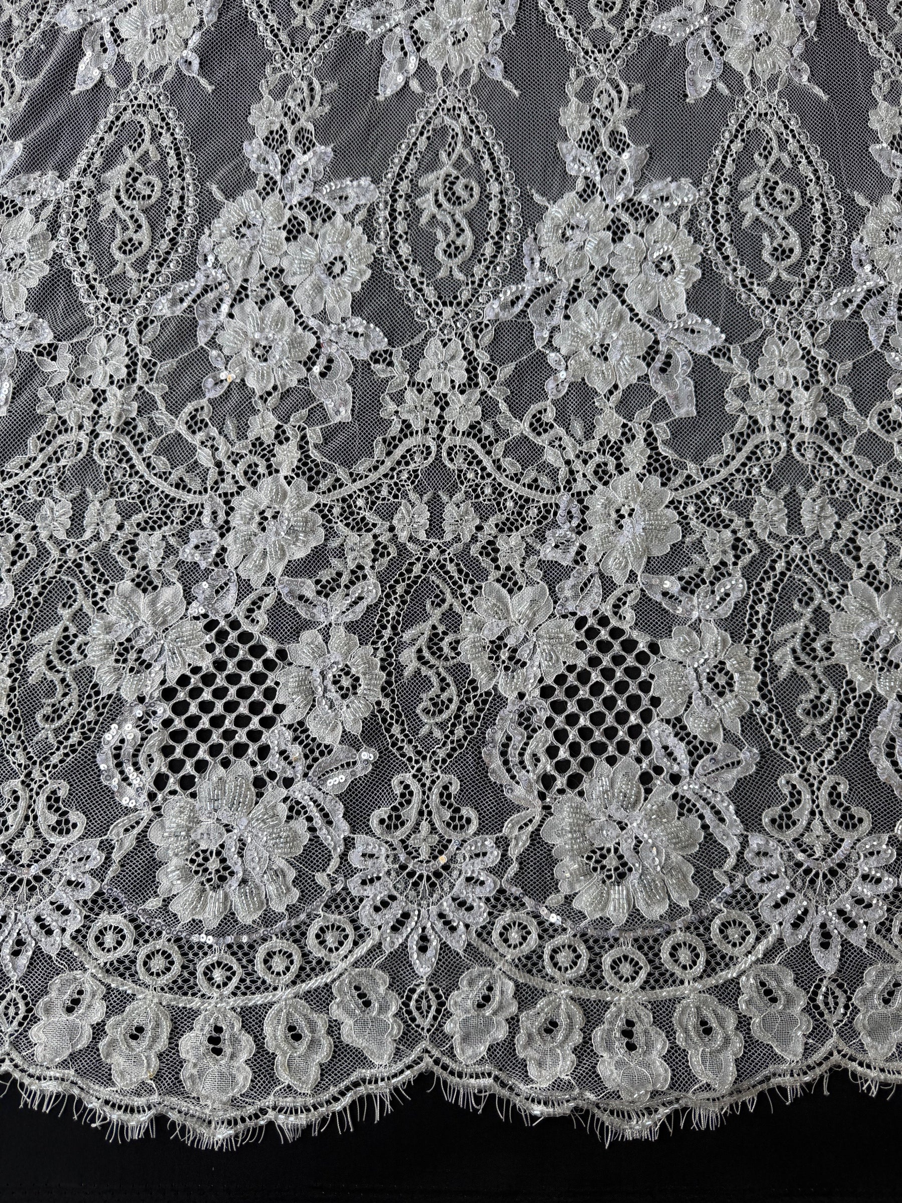 Dentelle Raschel perlée à la main ivoire - James