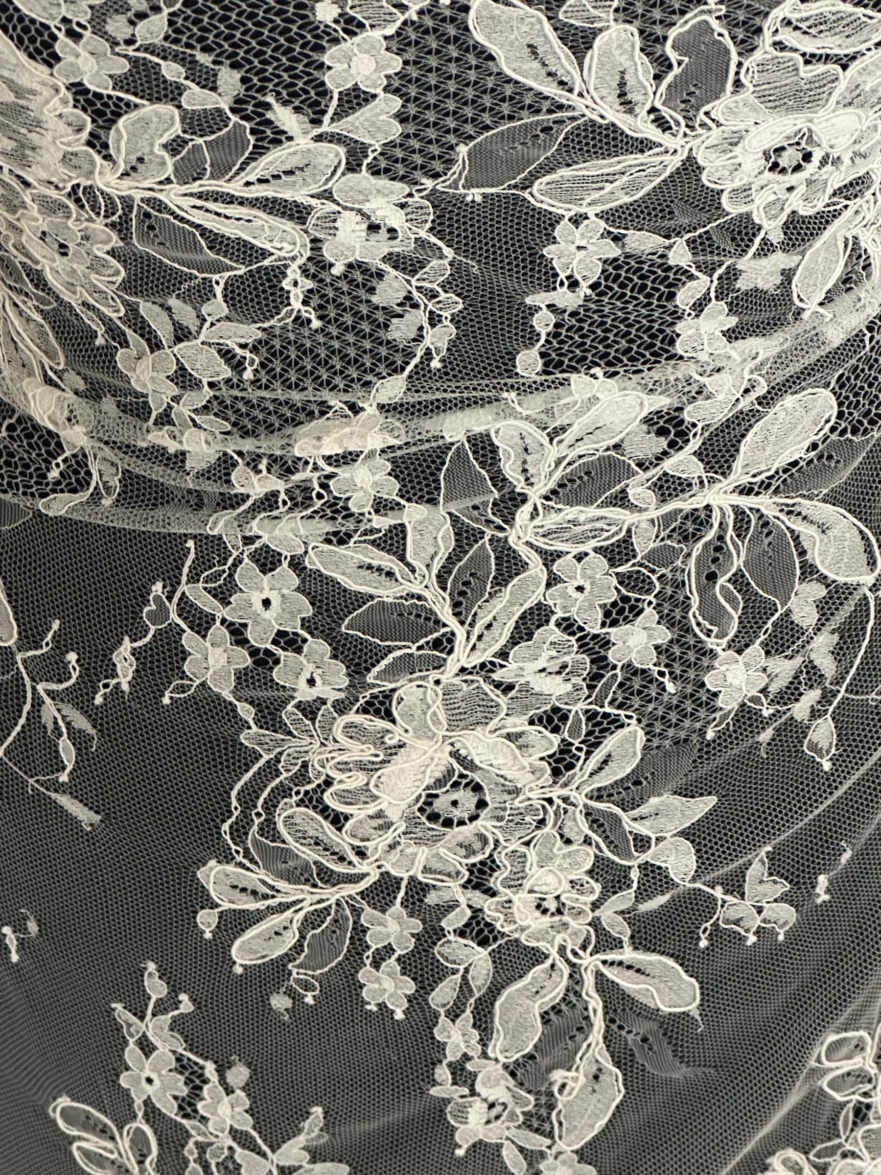 Dentelle Raschel ivoire à cordon - Jara