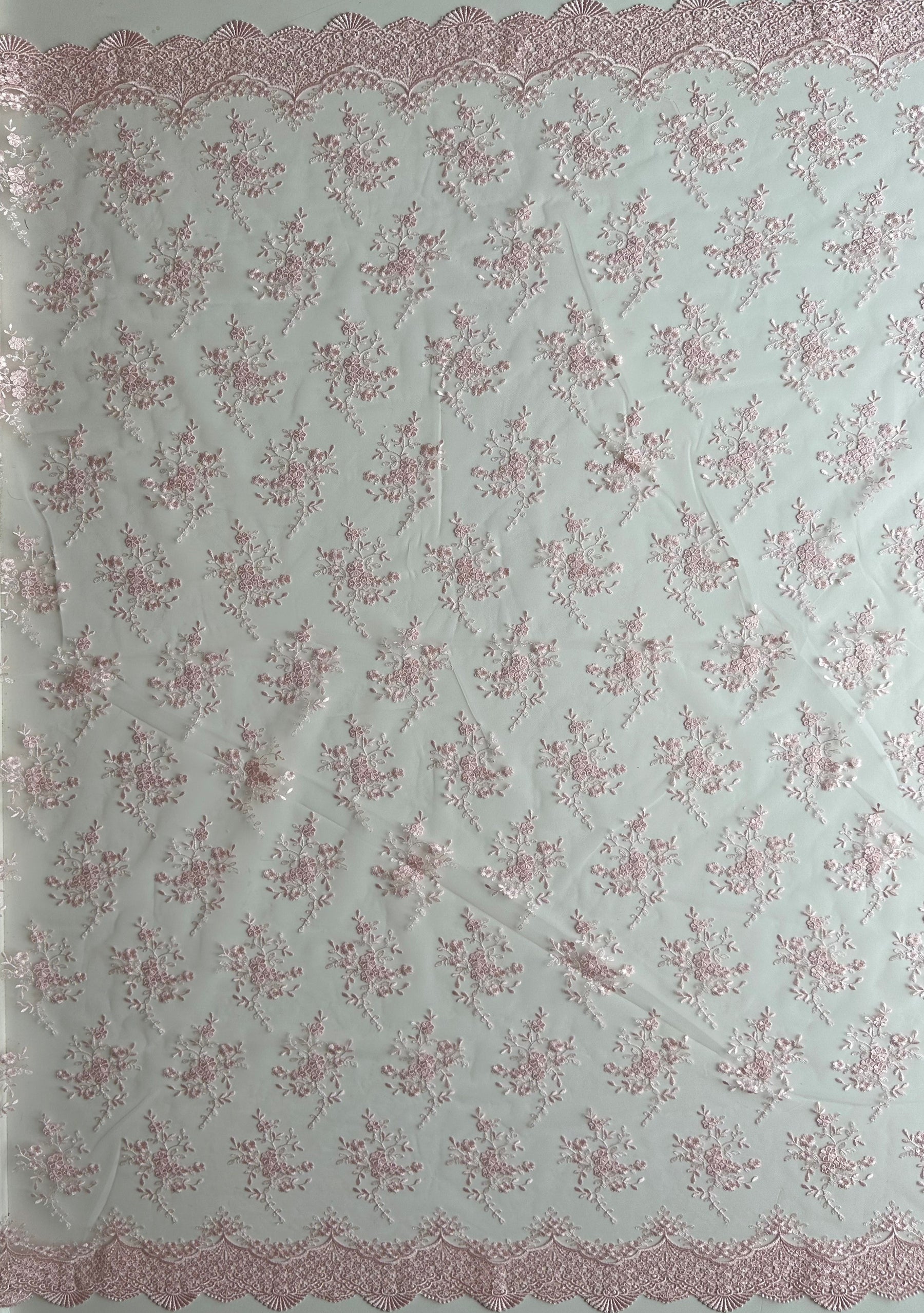 Dentelle brodée rose pâle - Kirsty