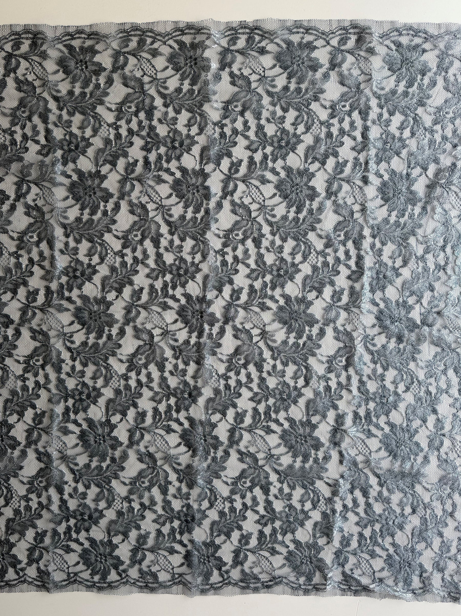 Bleu marine avec dentelle française argentée - LA2002