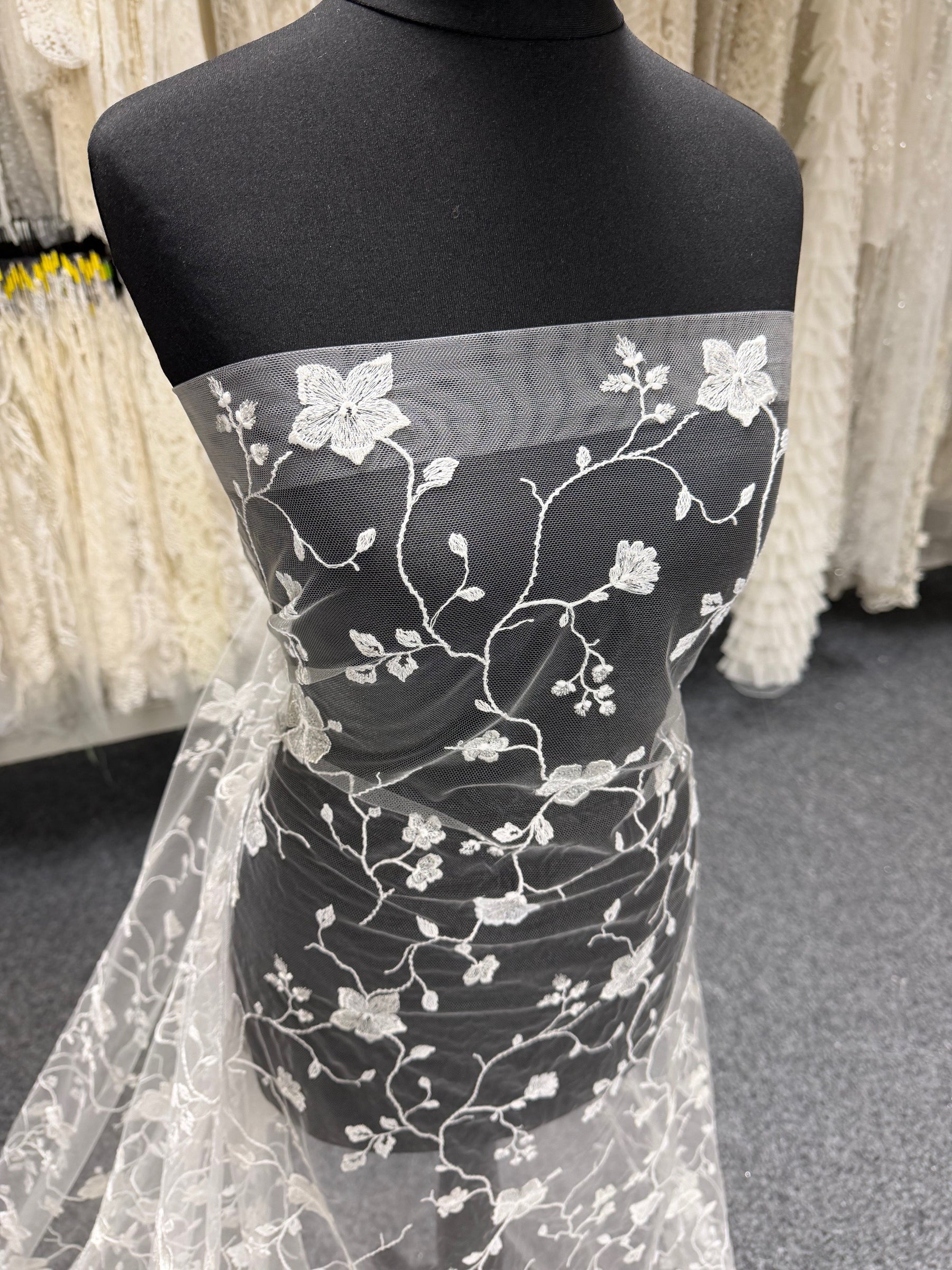 Dentelle française brodée ivoire - Layne