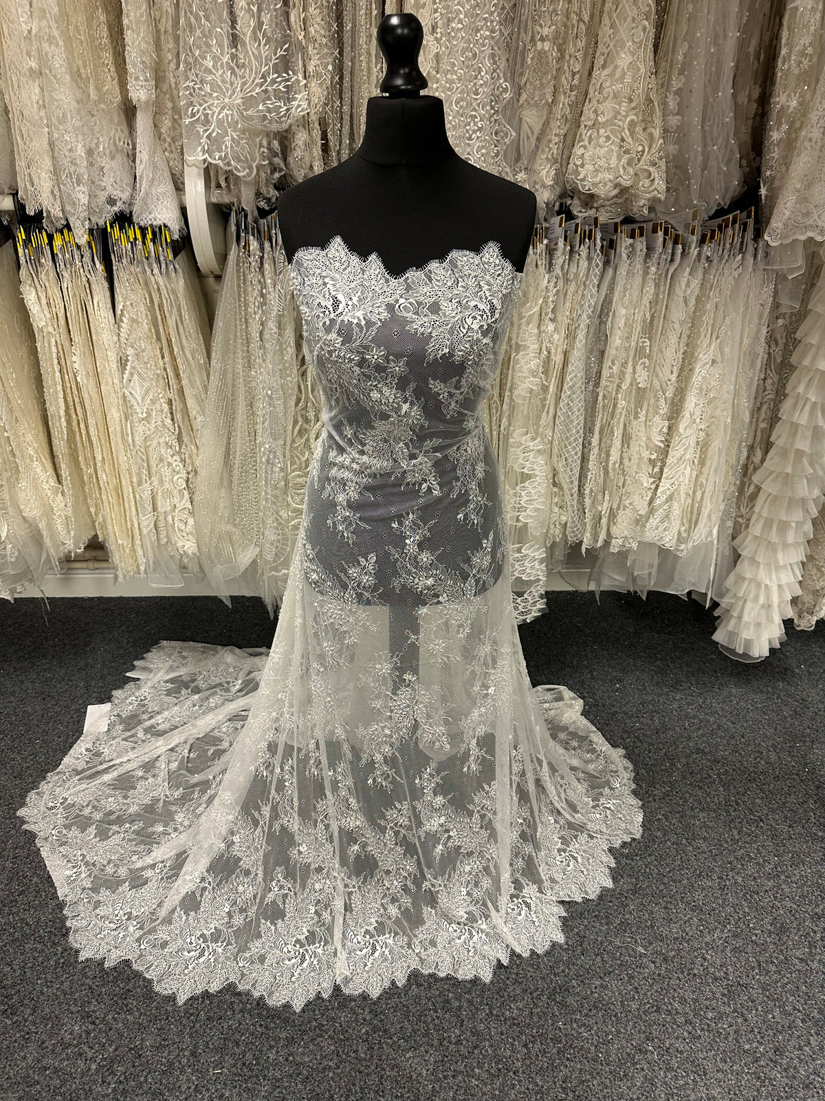 Dentelle Raschel ivoire - LB5003