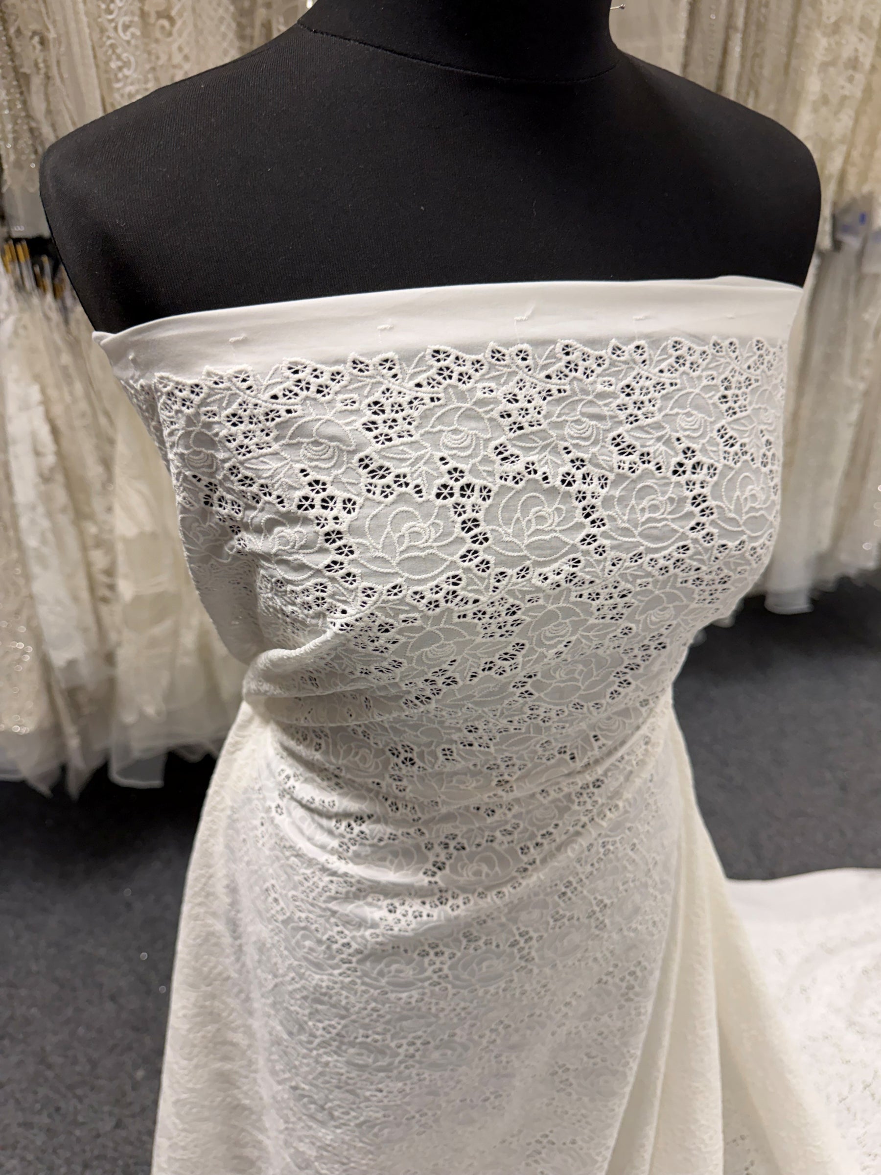 Coton brodé ivoire - EB6001
