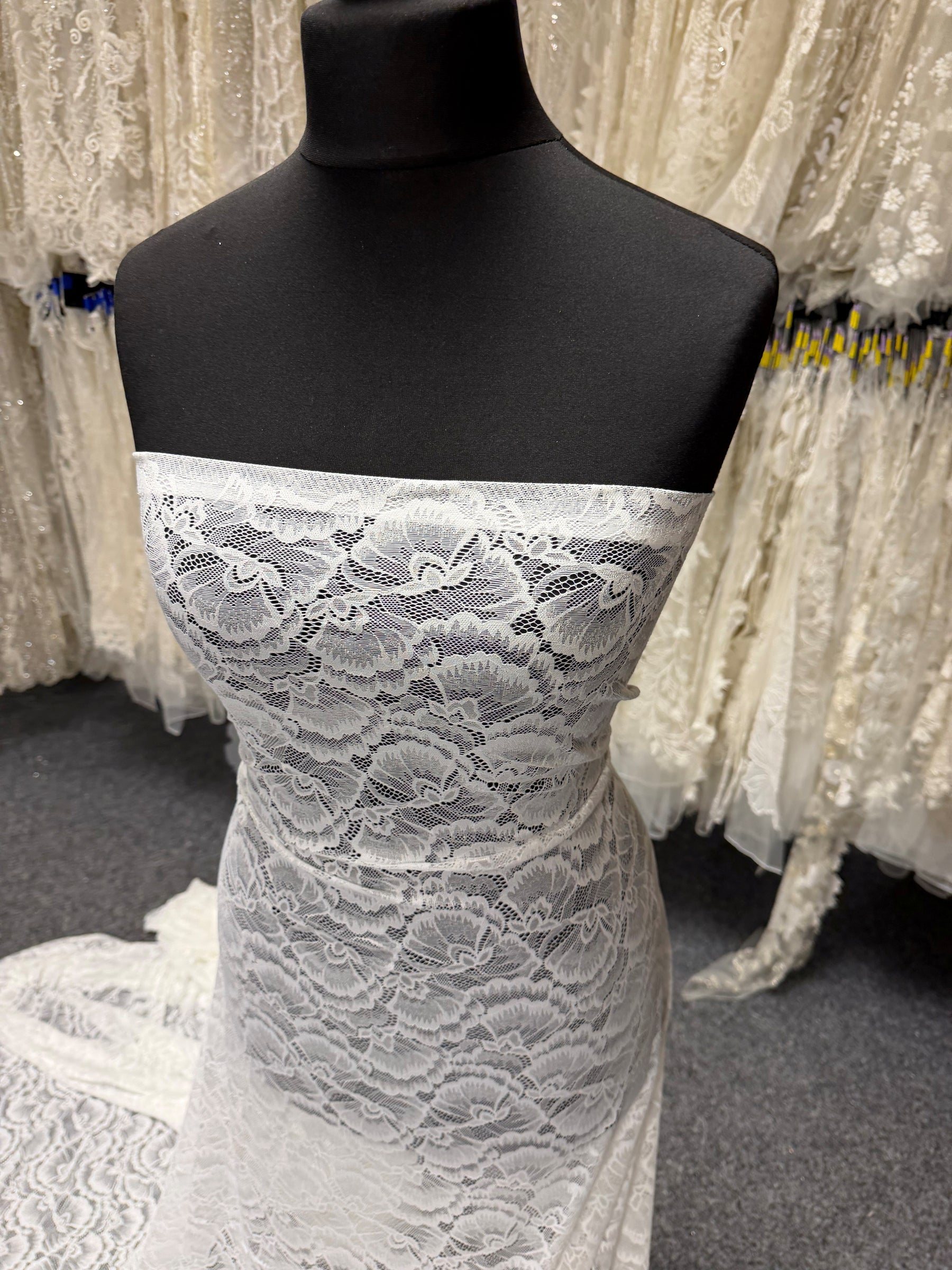 Dentelle extensible ivoire clair - LB7008