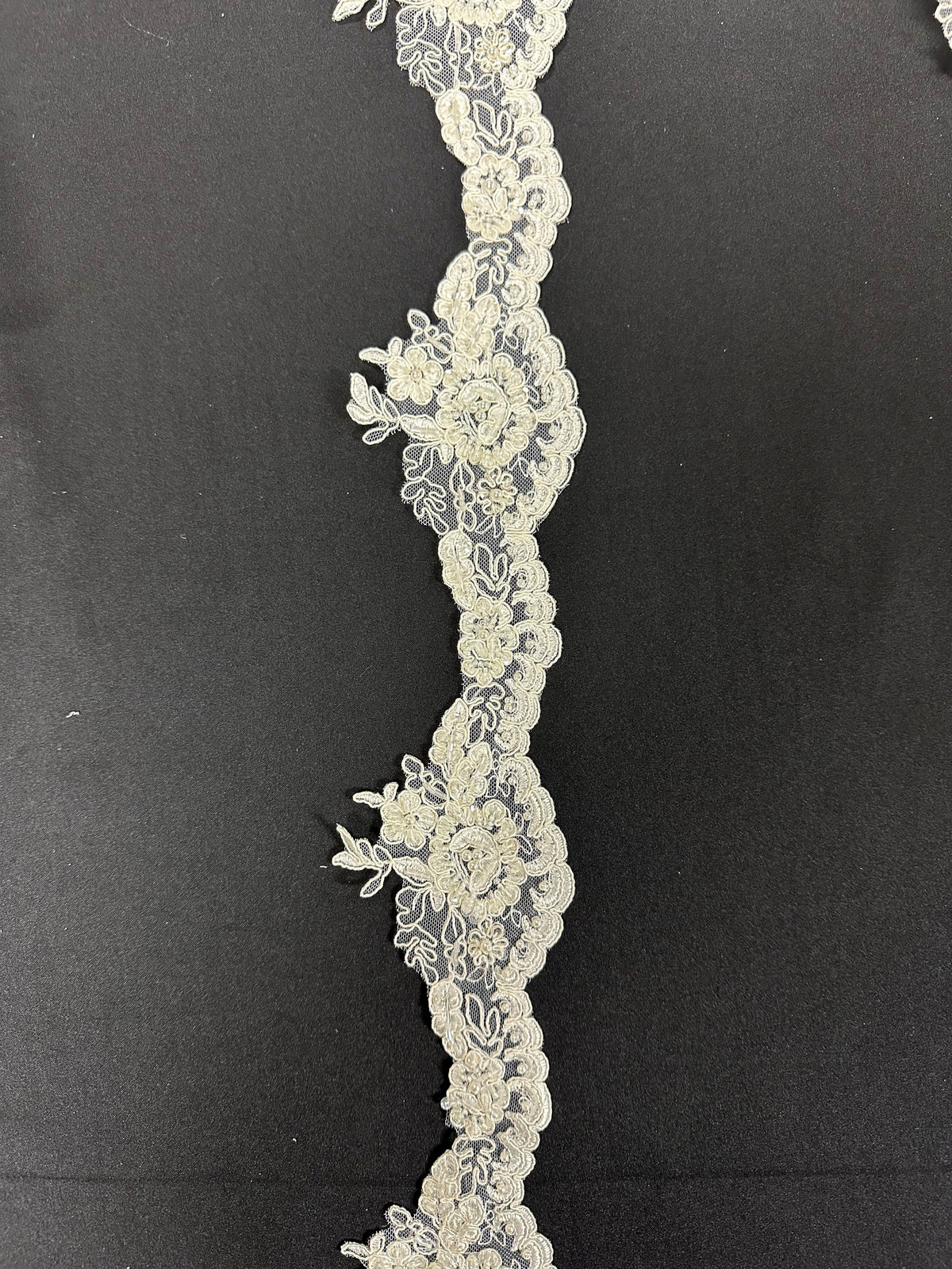 Bordure en dentelle perlée ivoire - Libération