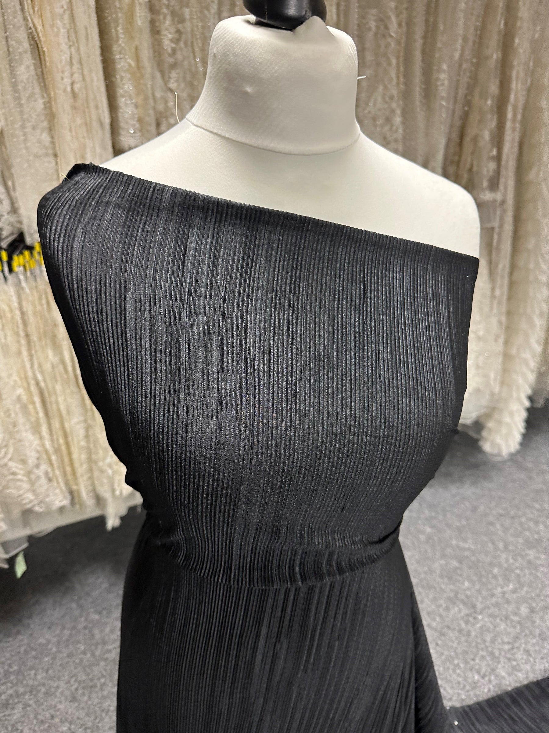 Tissu en polyester plissé noir - Leeway
