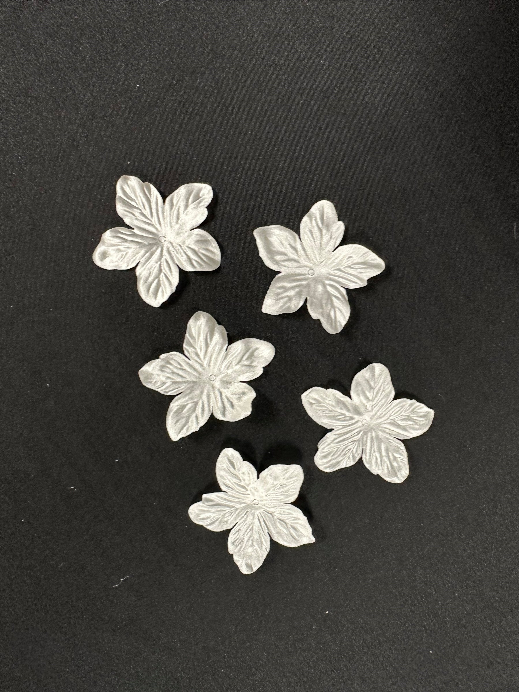 Fleurs en satin écologique ivoire - MM0038 (Sachet de 144)