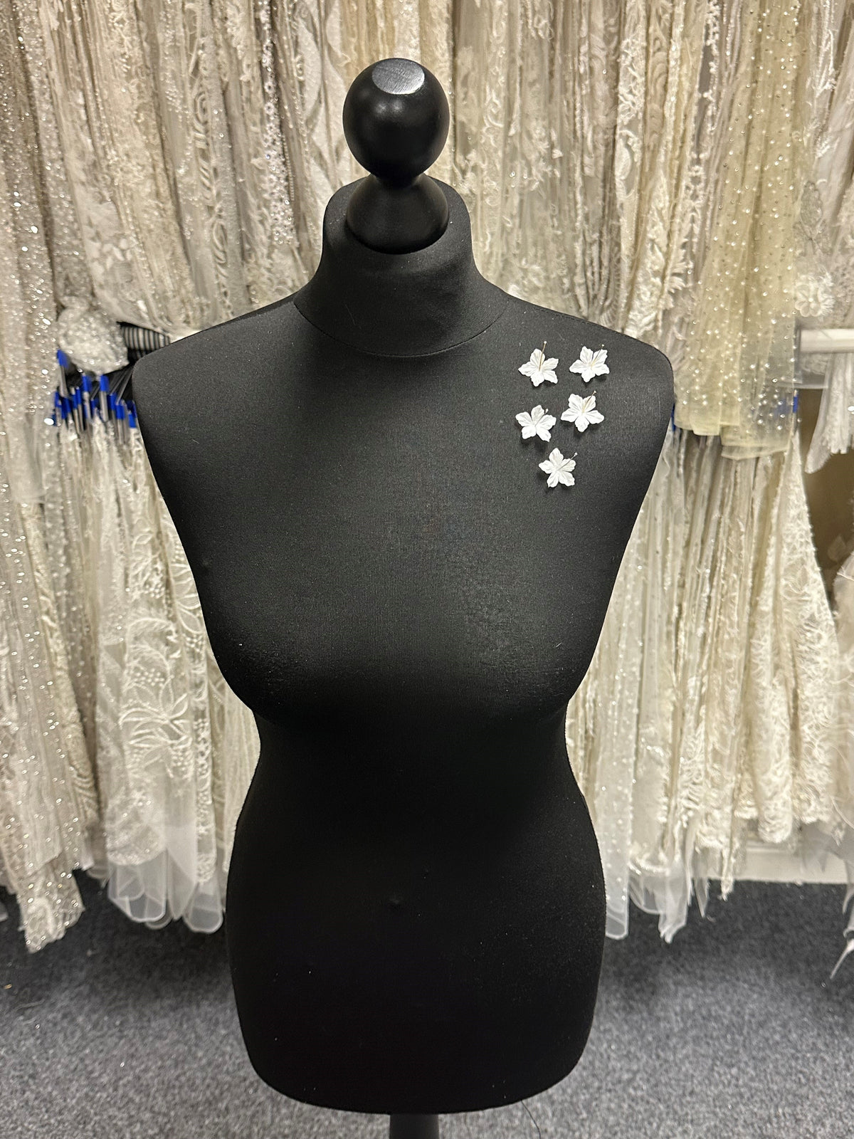 Pale Ivory Laser Cut Flower - MM0008 (pack of 144)