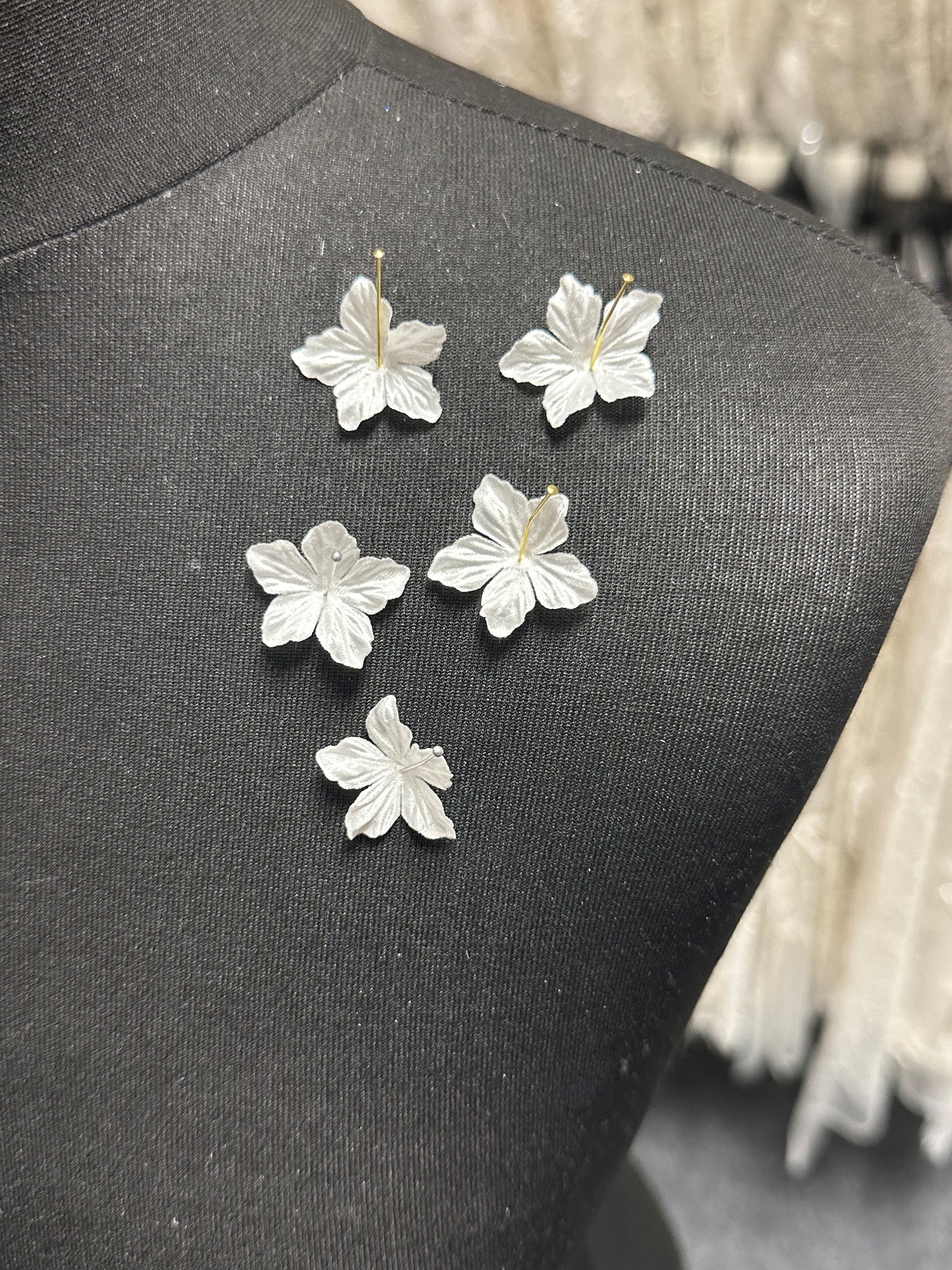 Pale Ivory Laser Cut Flower - MM0008 (pack of 144)