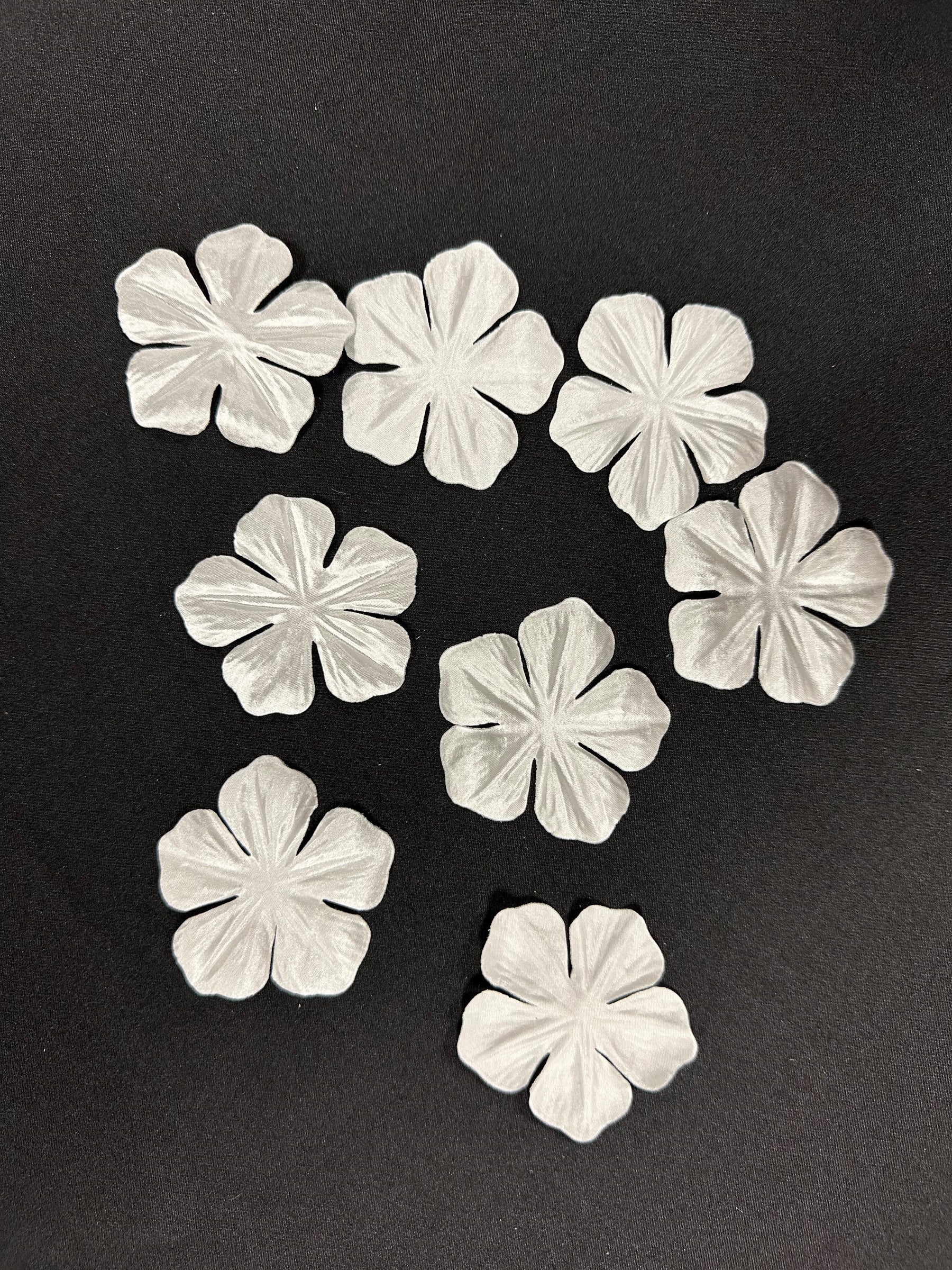 Pale Ivory Laser Cut Flower - MM0029 (Pack of 144)