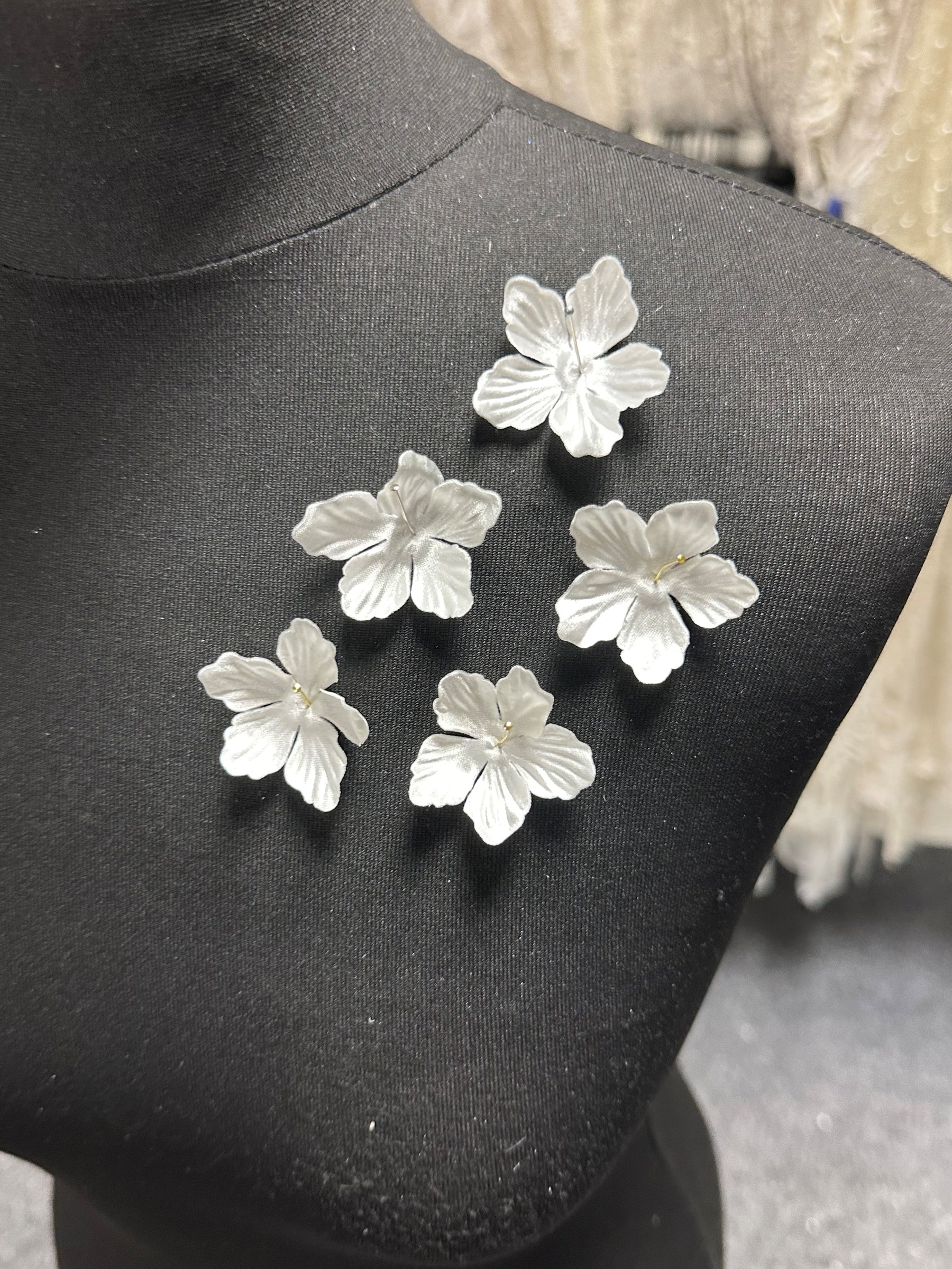 Fleurs ivoire pâle à 5 pétales - MM0030 (Sachet de 144)