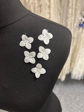 Ivory 4 Petal Flowers - MM005 (Bag of 144)