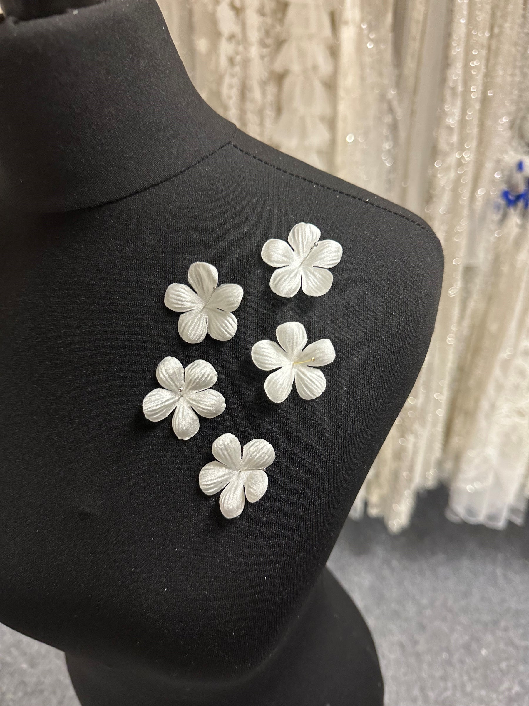 Pale Ivory Eco 6 Petal Flowers - MM0033 (Bag of 144)