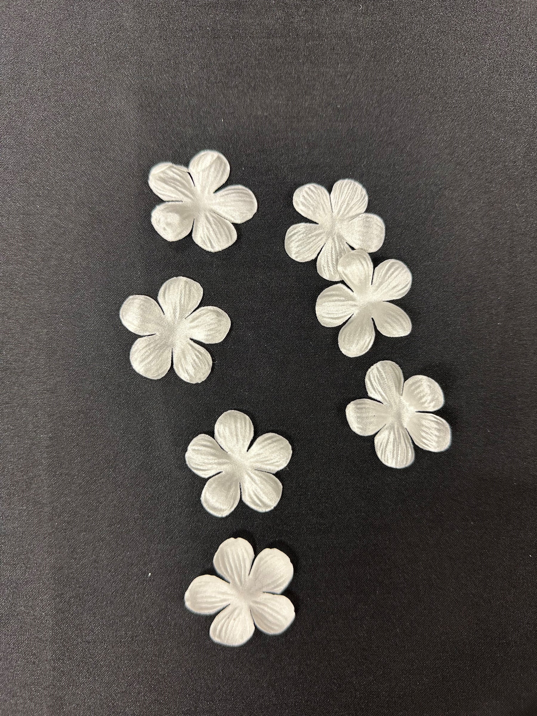 Pale Ivory Eco 6 Petal Flowers - MM0033 (Bag of 144)